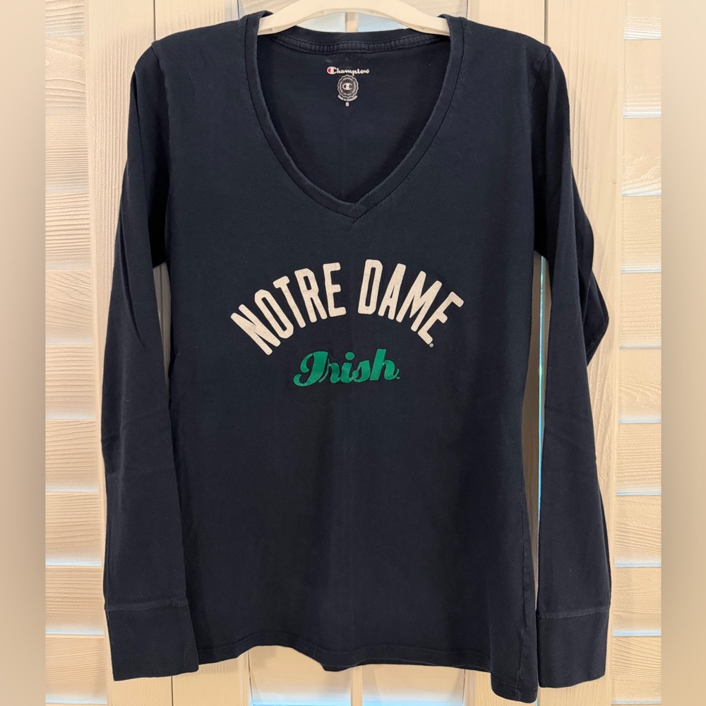 Notre Dame V-Neck Long Sleeve Tee, Size Small, Champion brand, EUC